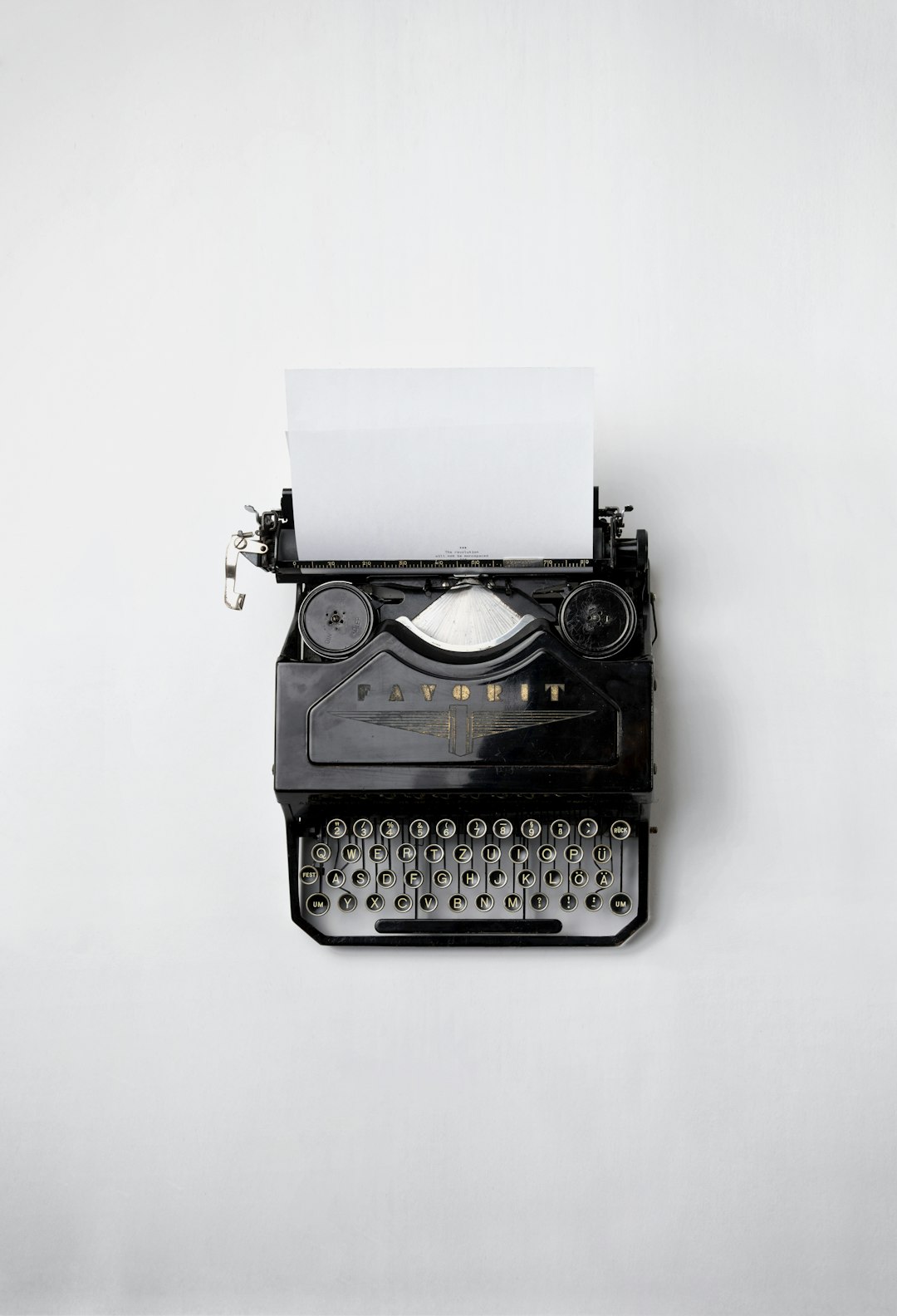 LJIZlzHgQ7WPSh5KVTCB_Typewriter